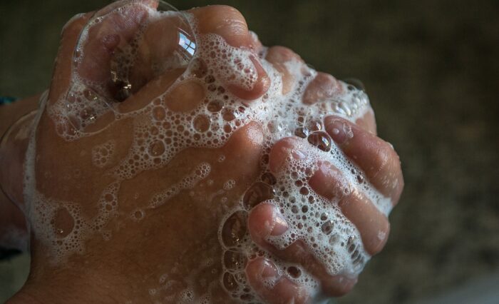 hands-g91ffdc3de_1920