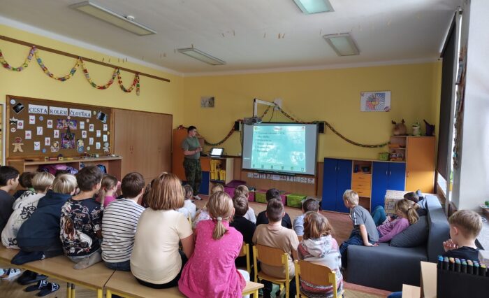 IMG_20251212_125354 filter: 0; fileterIntensity: 0.0; filterMask: 0; captureOrientation: 0;
algolist: 0;
multi-frame: 1;
brp_mask:8;
brp_del_th:0.0110,0.0000;
brp_del_sen:0.1000,0.0000;
motionR: 0;
delta:null;
bokeh:0;
module: photo;hw-remosaic: false;touch: (0.38404766, 0.635536);sceneMode: 3145728;cct_value: 0;AI_Scene: (-1, -1);aec_lux: 345.24258;aec_lux_index: 0;albedo: ;confidence: ;motionLevel: 0;weatherinfo: null;temperature: 25;